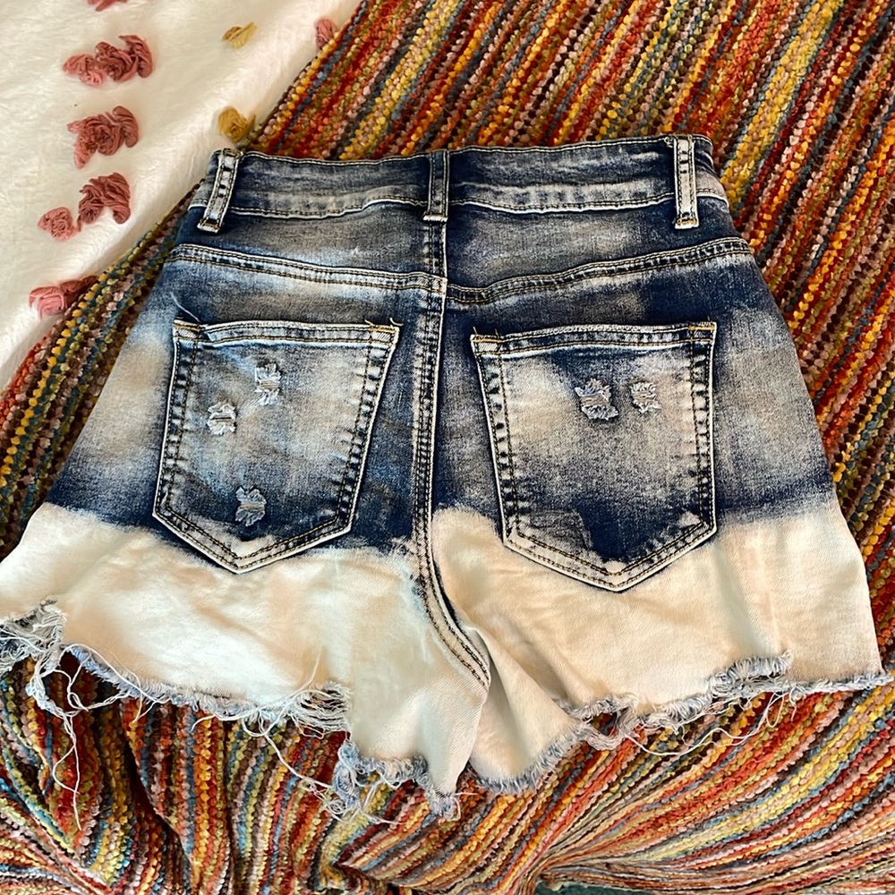 High rise hot kiss shorts!